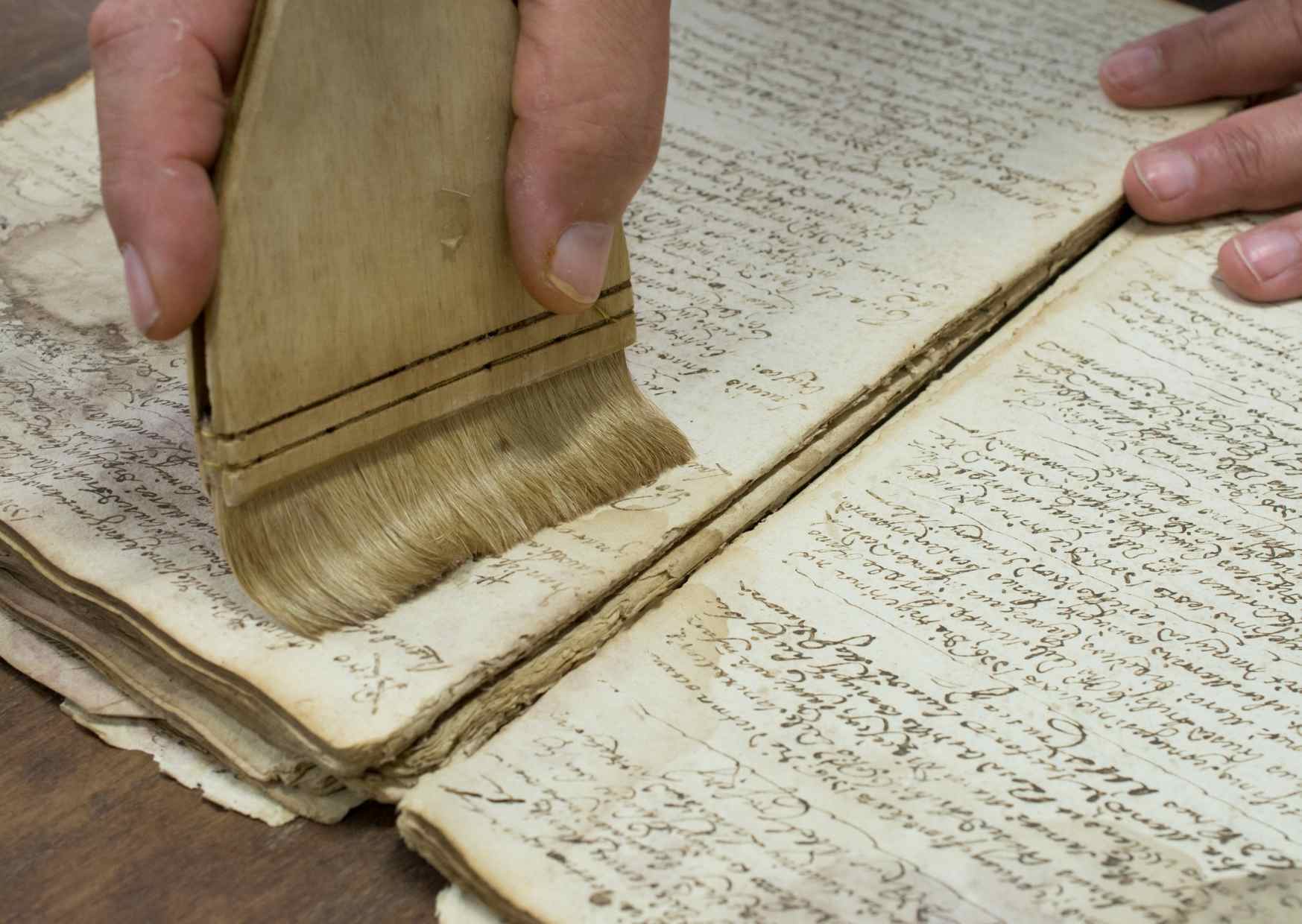 Conservation et restauration des documents patrimoniaux en bibliothèque