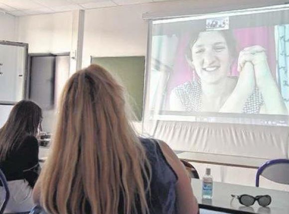 Dialogue ouvert entre Julie Ewa et les étudiants du lycée de la Fontaine du Vé (Sézanne)