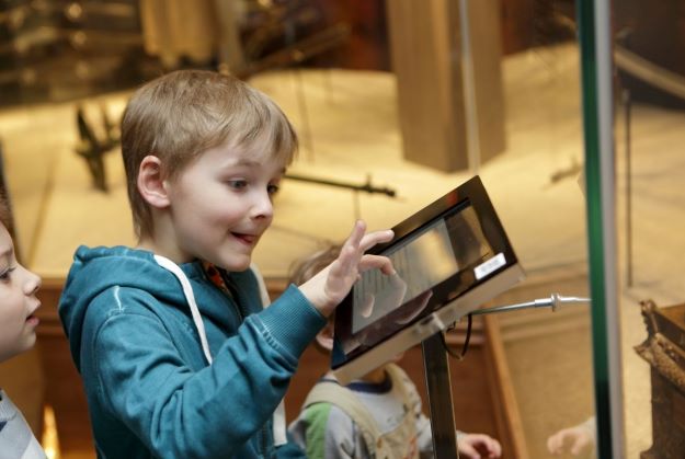 25/11_Histoires virtuelles : quand le jeune enfant rencontre le livre numérique