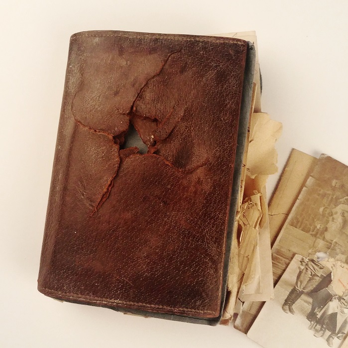 Traitement des fonds d'archives privés en bibliothèque